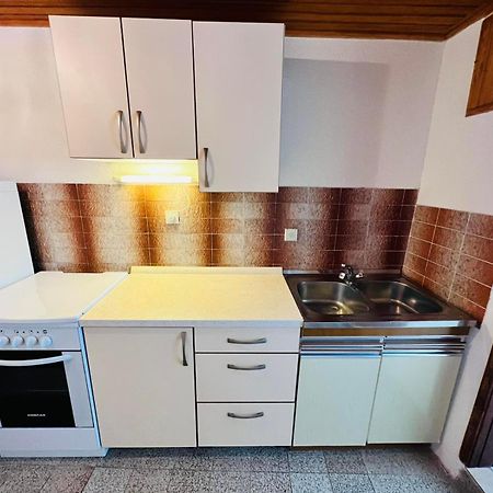 Sea Breeze Apartments With Private Beach And Boat Anchorage 스타라 노발랴 객실 사진