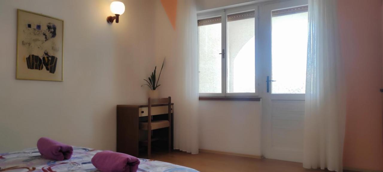 Sea Breeze Apartments With Private Beach And Boat Anchorage 스타라 노발랴 외부 사진