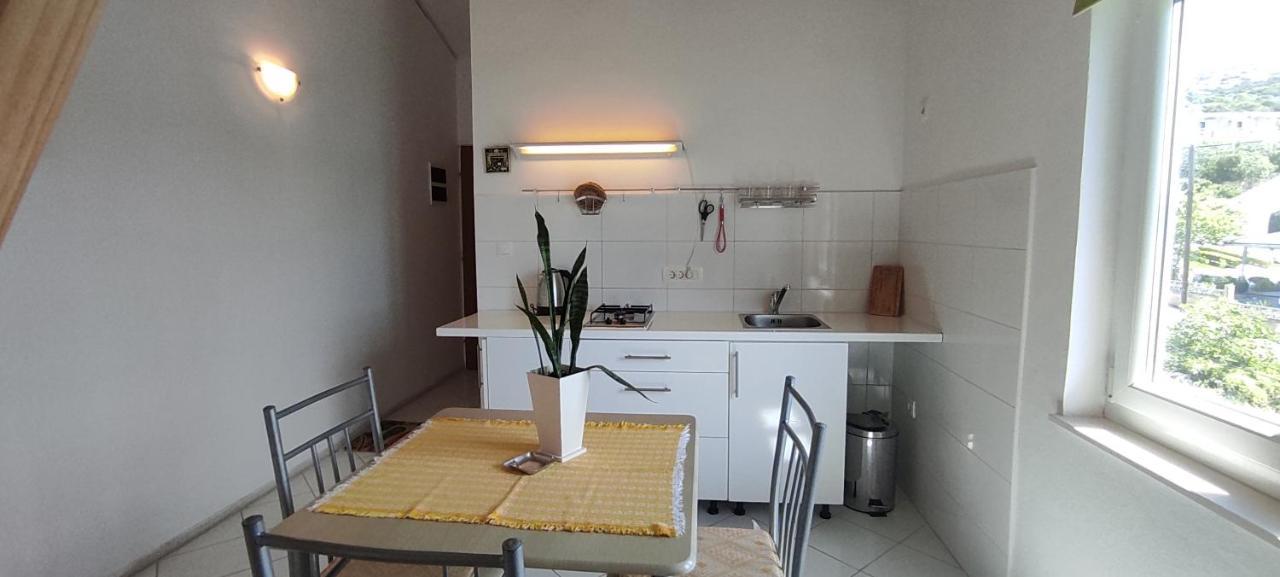 Sea Breeze Apartments With Private Beach And Boat Anchorage 스타라 노발랴 외부 사진