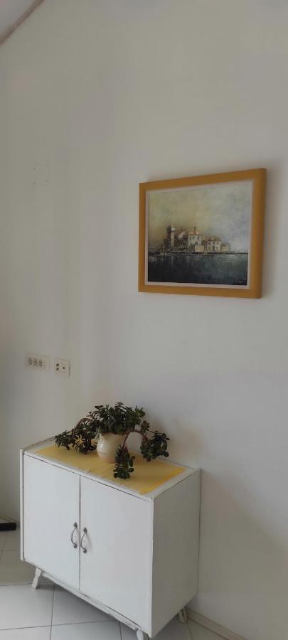 Sea Breeze Apartments With Private Beach And Boat Anchorage 스타라 노발랴 외부 사진