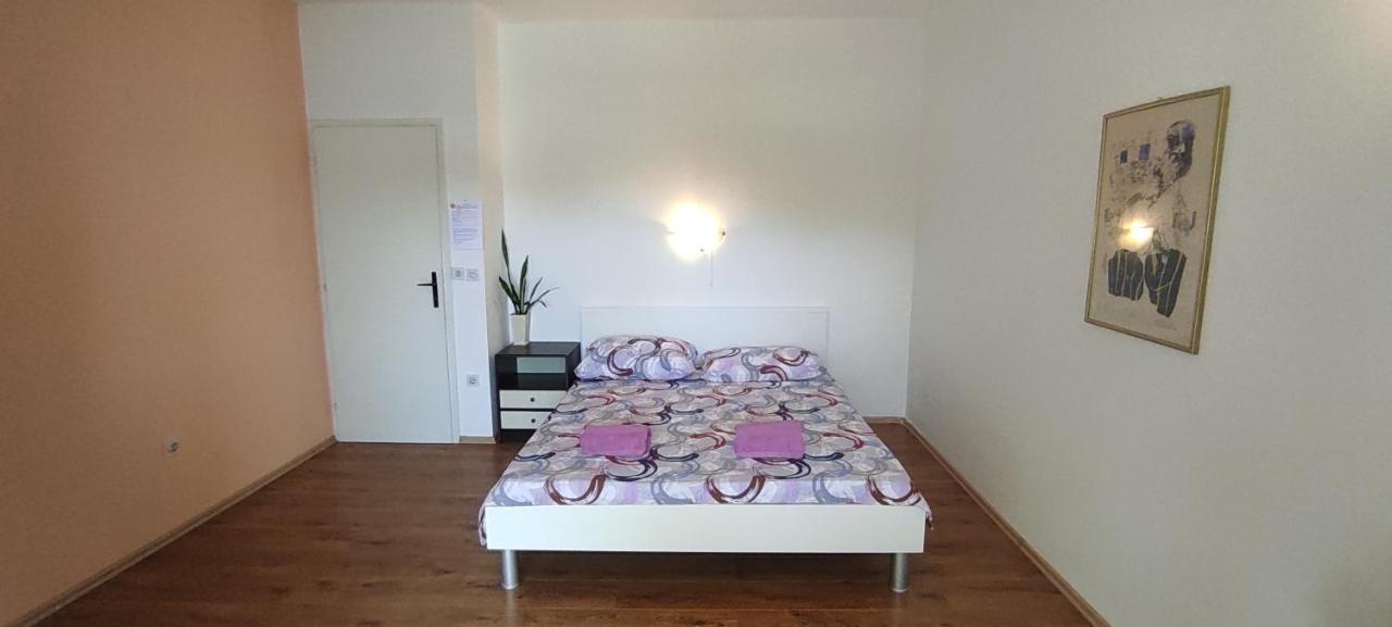 Sea Breeze Apartments With Private Beach And Boat Anchorage 스타라 노발랴 외부 사진
