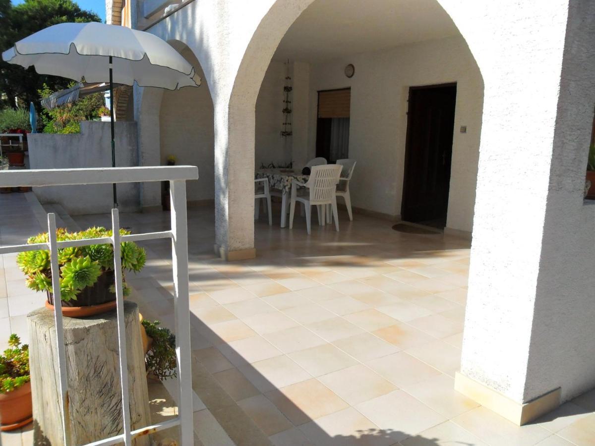 Sea Breeze Apartments With Private Beach And Boat Anchorage 스타라 노발랴 외부 사진