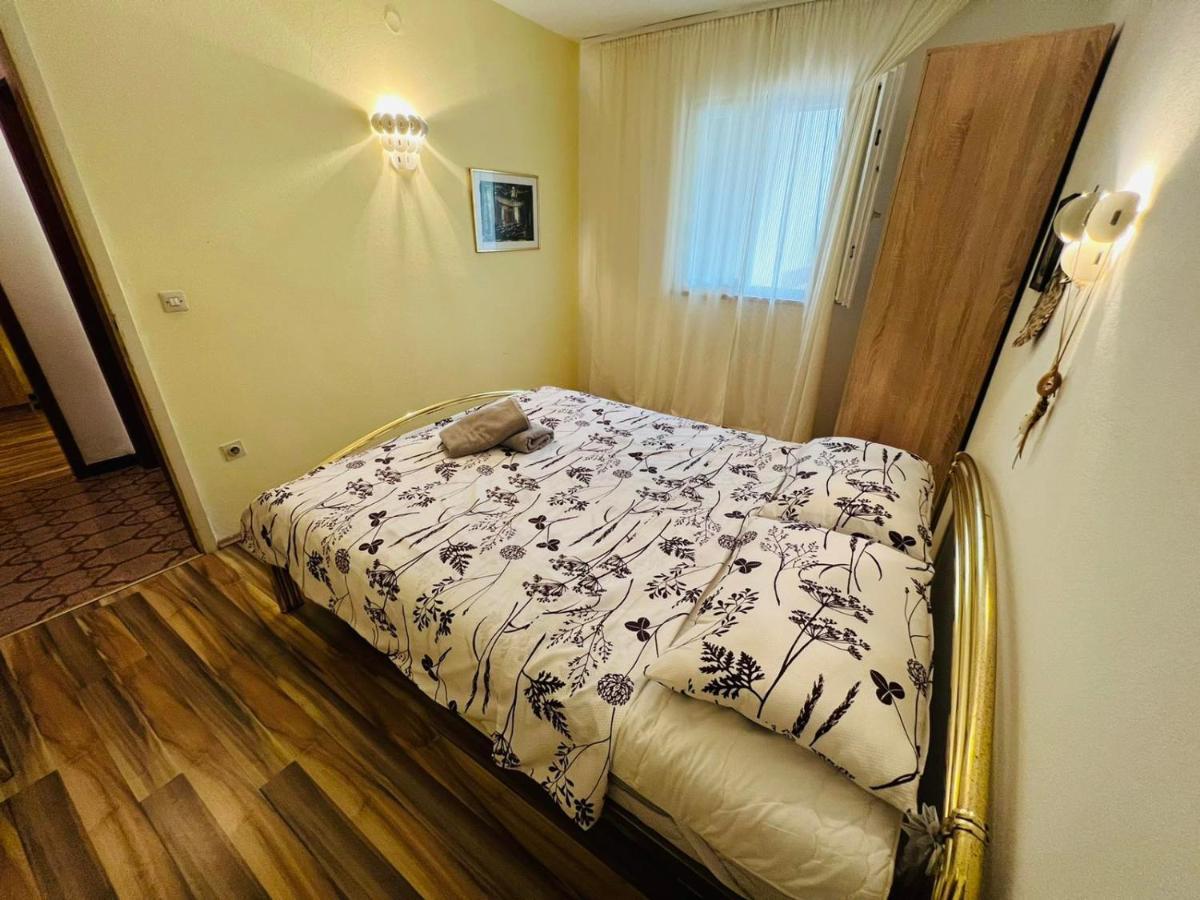 Sea Breeze Apartments With Private Beach And Boat Anchorage 스타라 노발랴 외부 사진