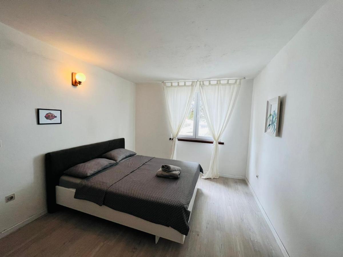Sea Breeze Apartments With Private Beach And Boat Anchorage 스타라 노발랴 외부 사진