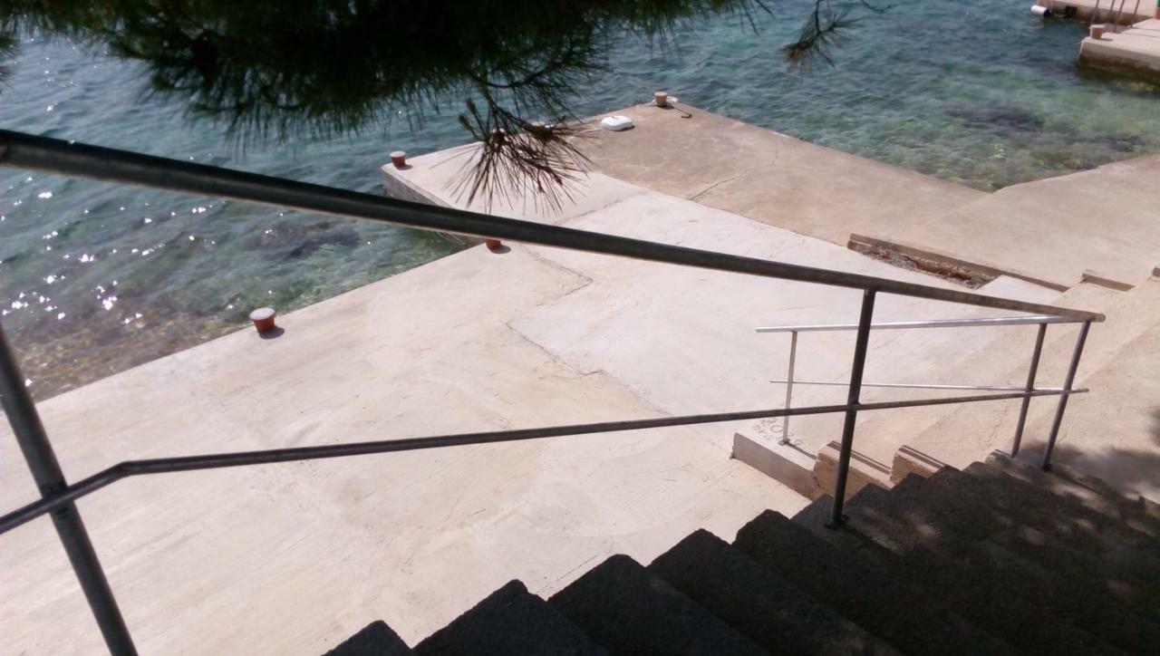 Sea Breeze Apartments With Private Beach And Boat Anchorage 스타라 노발랴 외부 사진