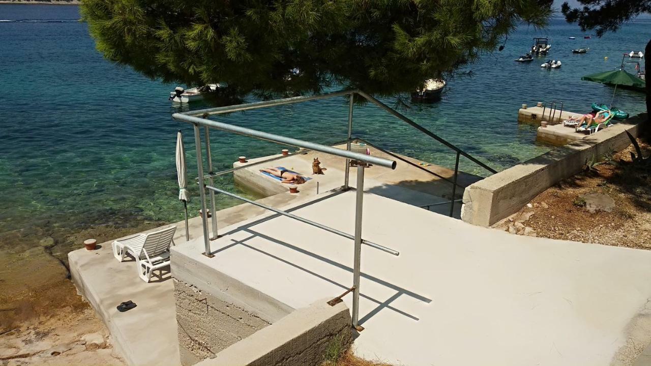 Sea Breeze Apartments With Private Beach And Boat Anchorage 스타라 노발랴 외부 사진