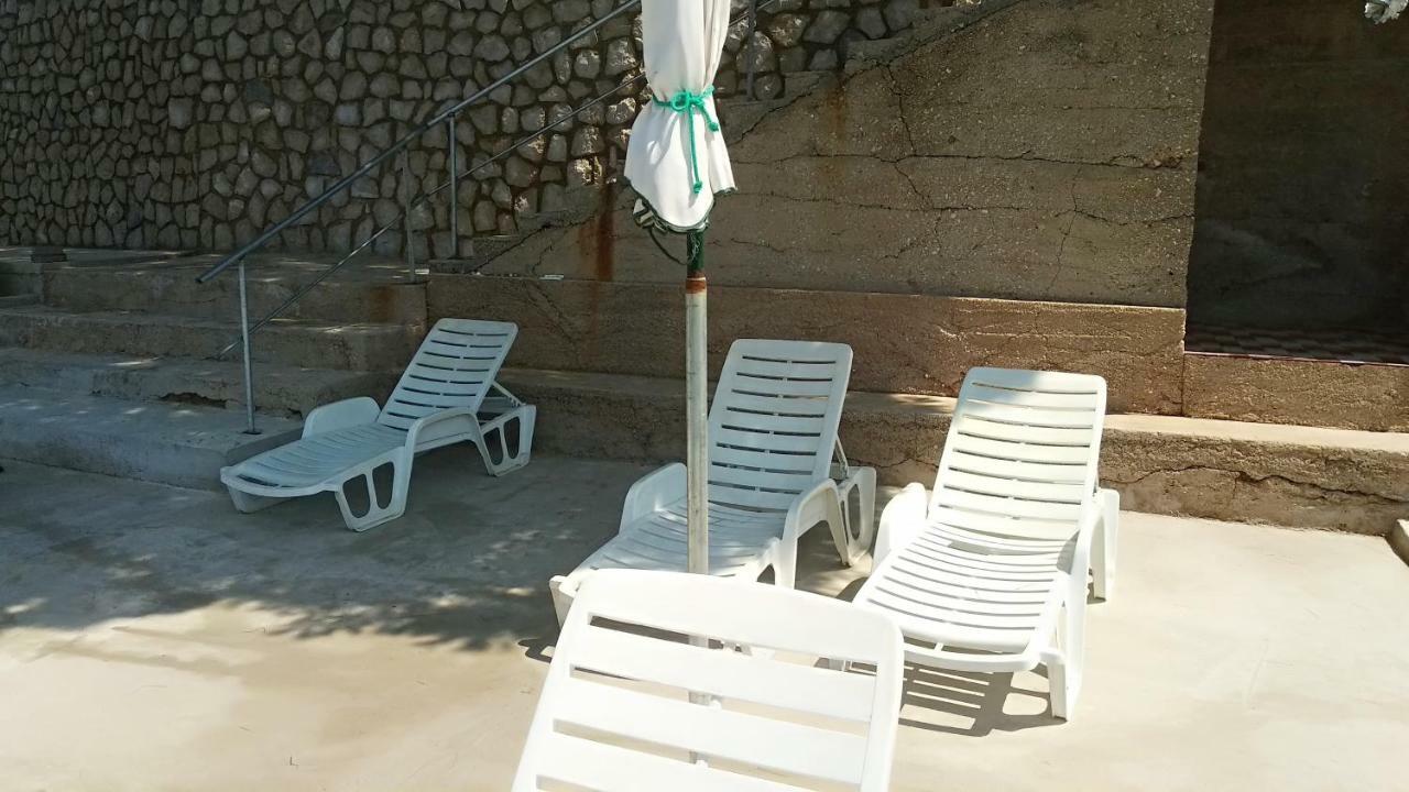 Sea Breeze Apartments With Private Beach And Boat Anchorage 스타라 노발랴 외부 사진